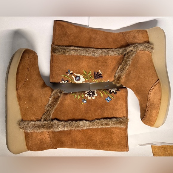 Report Shoes - NEW! Report Floral Embroidered Faux Fur Boots Size 7